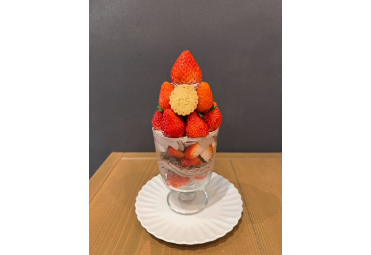 ▼山積みいちごパフェ